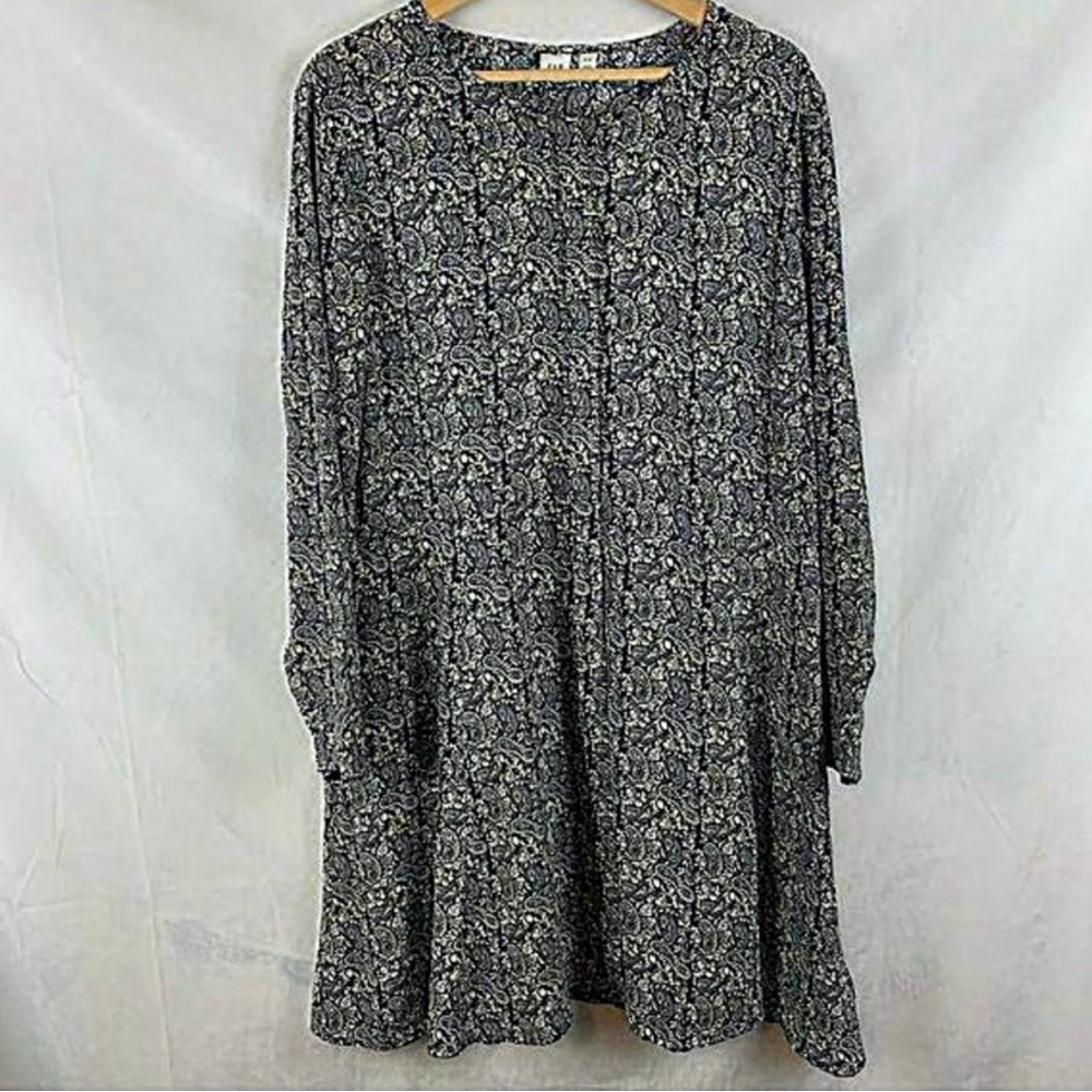 EUC GAP Black & White Shirt Dress in a Paisley Print sz XL
